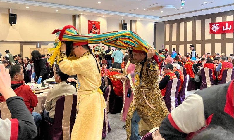 裕仁工業周年慶 華山孤老慶團圓圍爐公益宴  活動現場